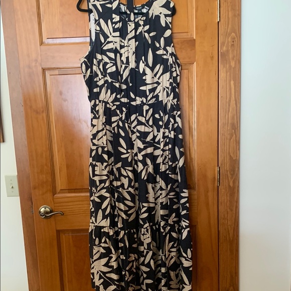 Simply Vera Vera Wang Dresses & Skirts - Simply Vera Vera Wang Black and beige Sleeveless Maxi Dress, XXL, light weight.